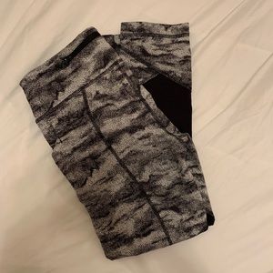Lululemon Black Camo Print Leggings Size 6